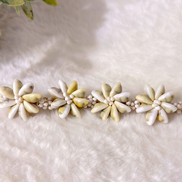 Hawaiian Natural Bead Handmade Bracelet Flower Pattern (unisex) - Picture 6 of 9